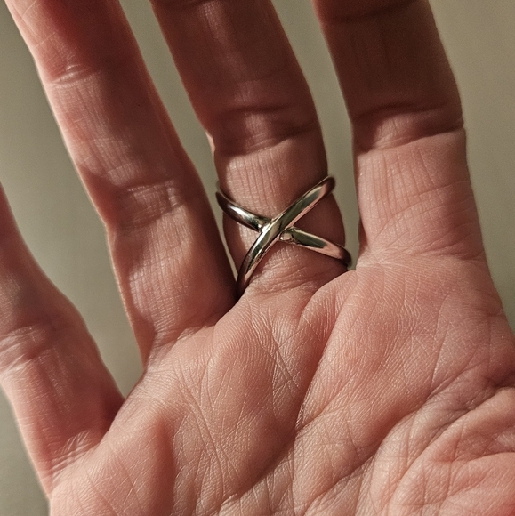 Modern Silver Infinity Ring with Abstract Design - Picture 6 of 7